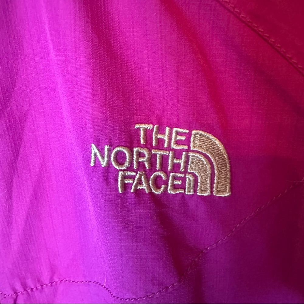 The North Face Magenta Jacket Women’s Medium - Picture 5 of 9